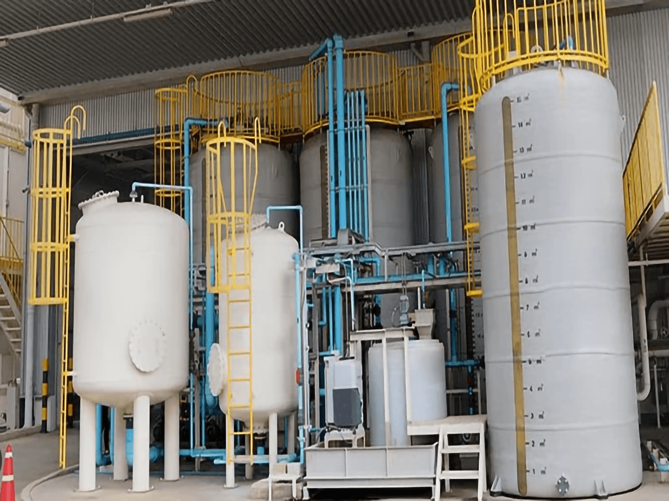 Chemical storage tank inerting process to prevent oxidation and fire risk