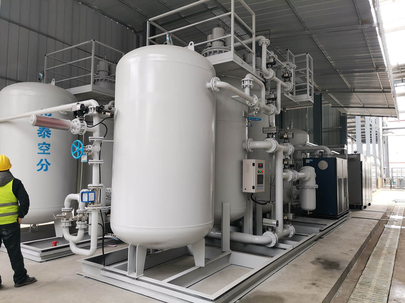 Membrane nitrogen generator installed at customer industrial site